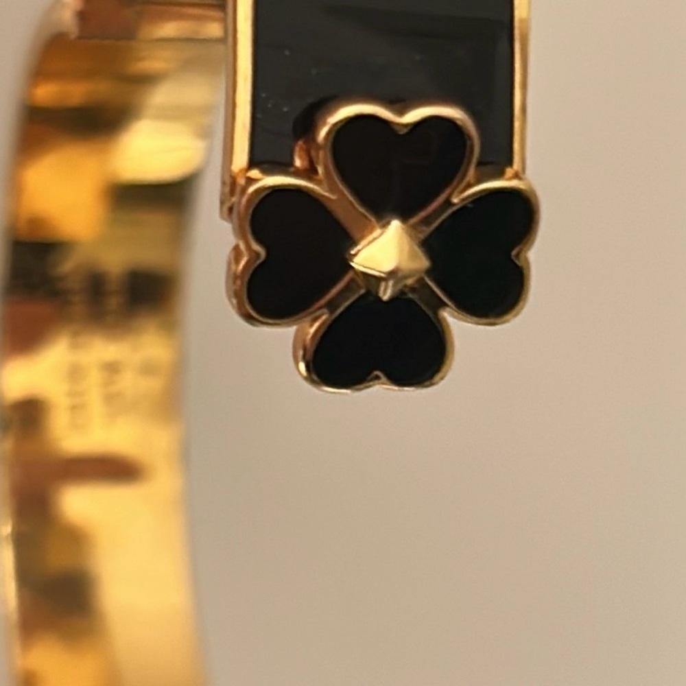 ♠️ Kate spade - 2 for 1 — Tee & bracelet- White & Yellow & black & gold bangle 🍍 - Picture 15 of 15